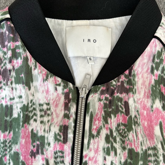 It’s light and would look beautiful with a simple tank top and jeans! - Picture 2 of 4